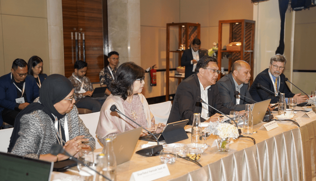 Representatives from OJK Indonesia, MDEC and SC Malaysia at the FIKRATech Roundtable 2025.